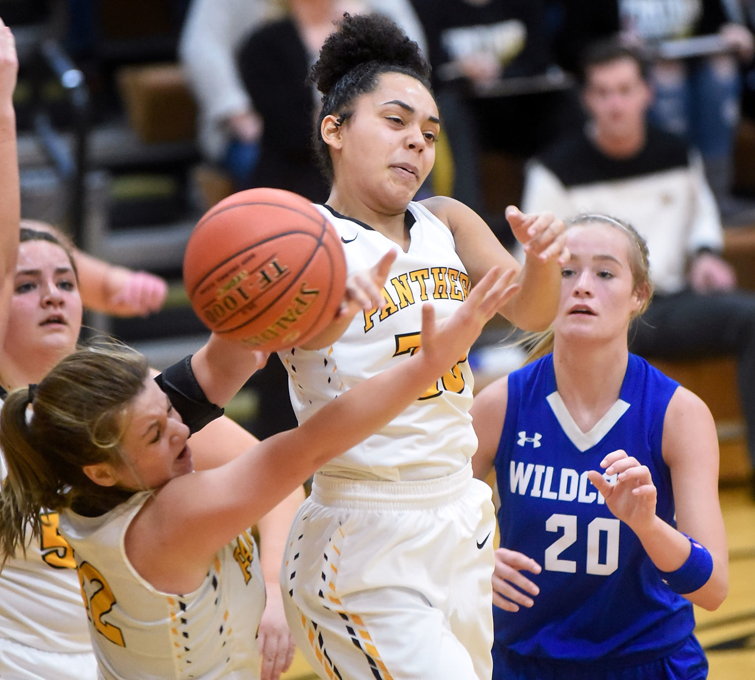 Basketball Woodbury Central at Kingsley-Pierson